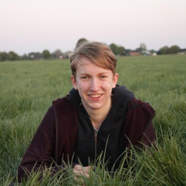 Foto van mij in het weiland achter mijn huis